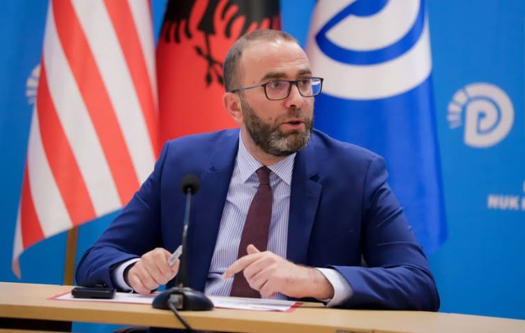 Bllokimi i profileve sociale që pasqyruan protestën, Bardhi: Edi Rama po përdor metodat e Vuçiç! Kërkon të mbulojë dështimin e tij me heshtjen e shoqërisë