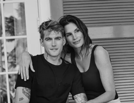 Presley Gerber dyshohet se humbi jetën nga mbidoza, familja e 27-vjeçarit në shok