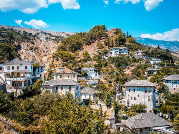 Revista franceze: Nga Thethi në Sarandë, 9 mrekullitë e Shqipërisë që duhet t’i vizitoni të paktën një herë