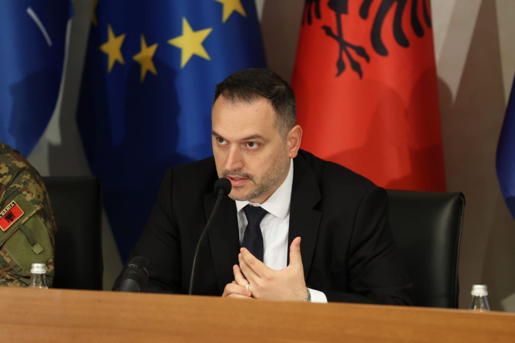 Dy efektivë të Policisë Ushtarake të përfshirë në ngjarjen e Vlorës? Reagon ministri Ermal Nufi
