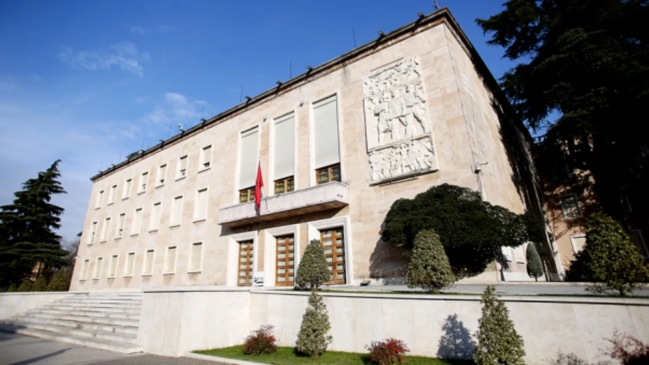 Përplasja për pagat, zbardhet e-mail që Kryeministria iu dërgoi gjyqtarëve dhe prokurorëve pas refuzimit të takimit me Ramën sot