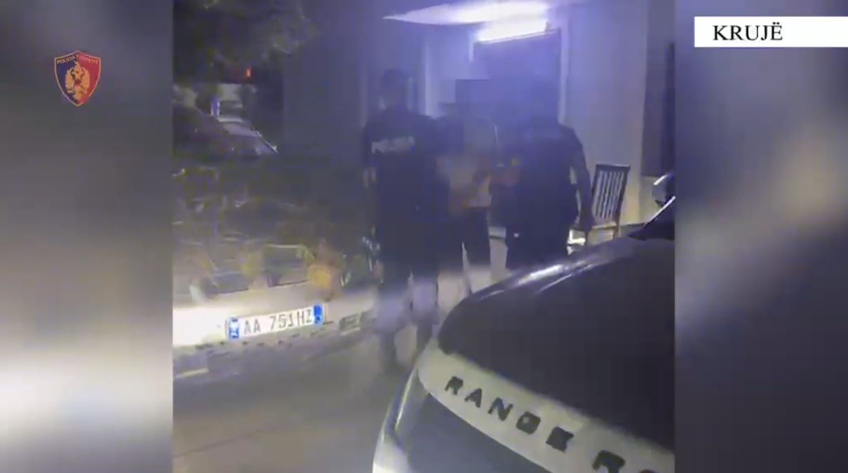 Ndezi zjarr tokën e tij për të asgjësuar mbeturina bimore, por flakët u përhapën në fshatrat përreth, arrestohet 67-vjeçari