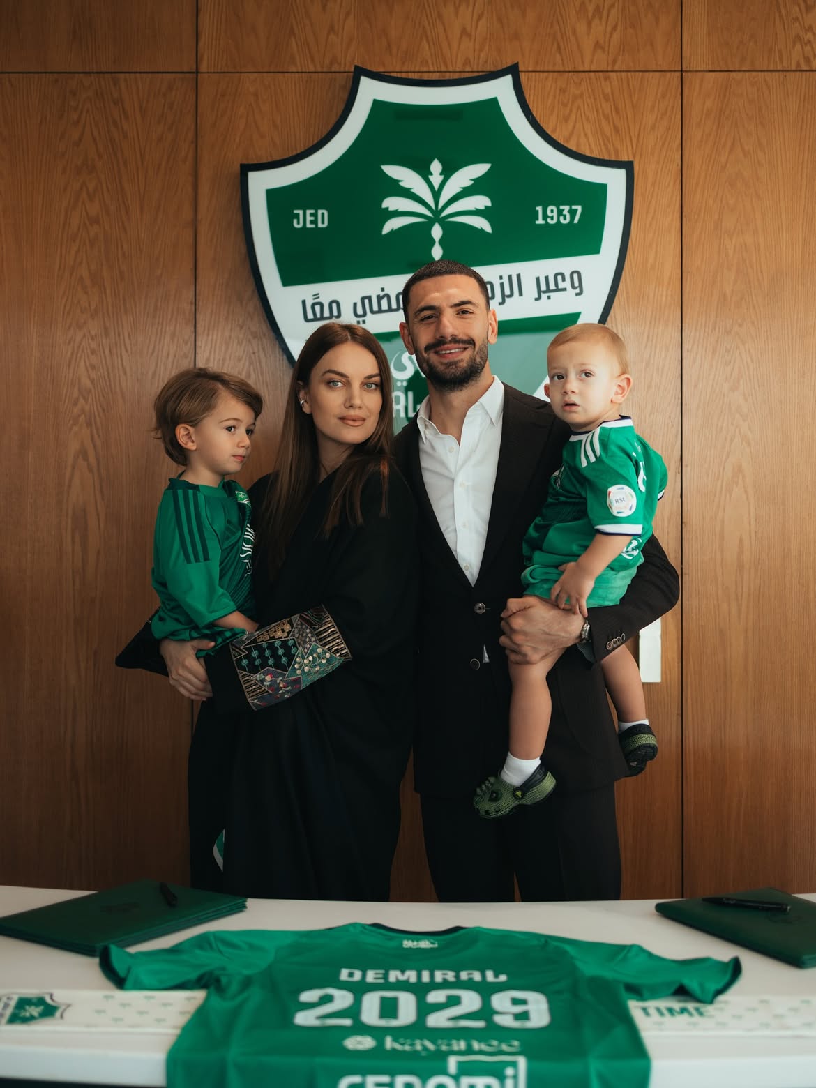 Modelja Heidi Lushtaku fshin mbiemrin “Demiral” nga Instagrami, dyshime për një krizë në martesën me futbollistin turk