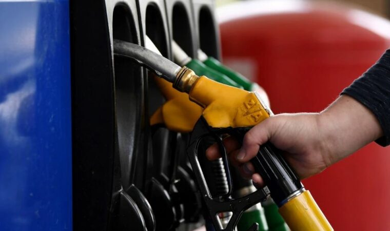 Nafta në nivele rekord, arrin 229 lekë për litër, benzina 219 lekë/ A rrezikohet furnizimi në Shqipëri?