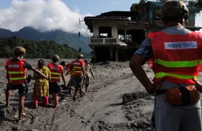 Katastrofa në Nepal, numri i viktimave i kalon 1000, rreth 4 mijë të tjerë rezultojnë të zhdukur