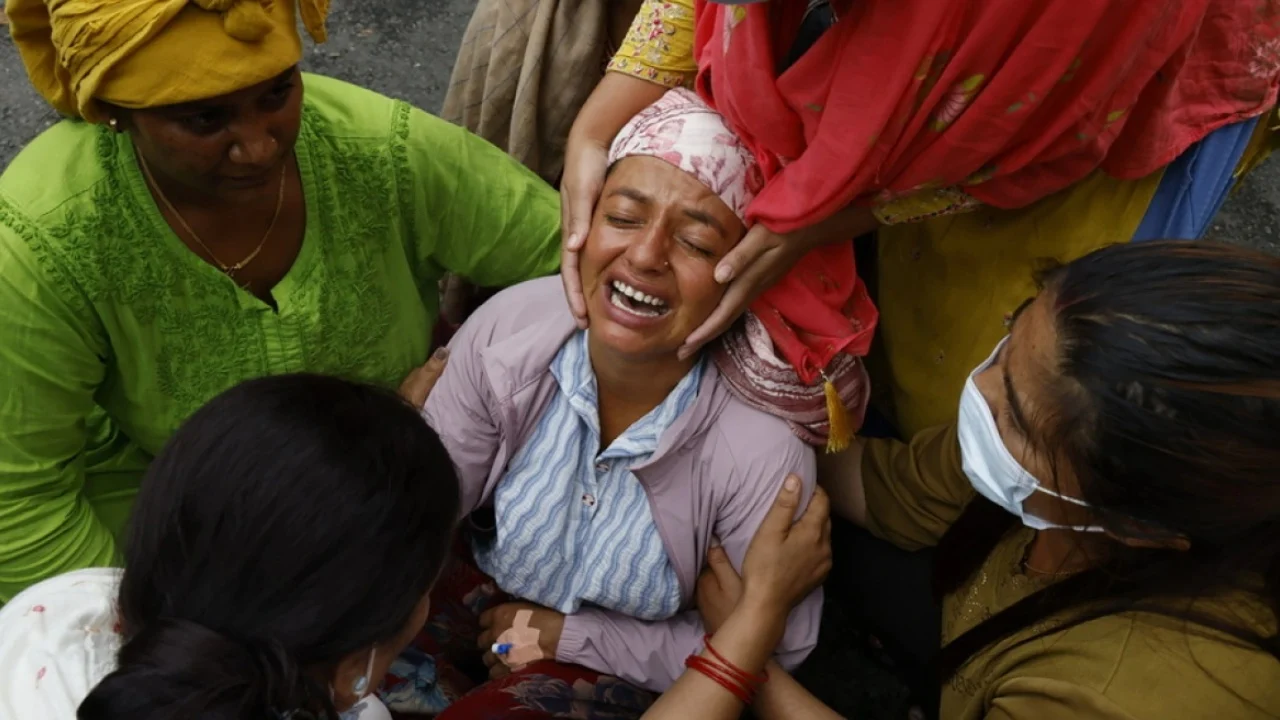 Thellohet bilanci tragjik në Nepal dhe Tibet, mbi 1000 të vdekur dhe 4400 të zhdukur