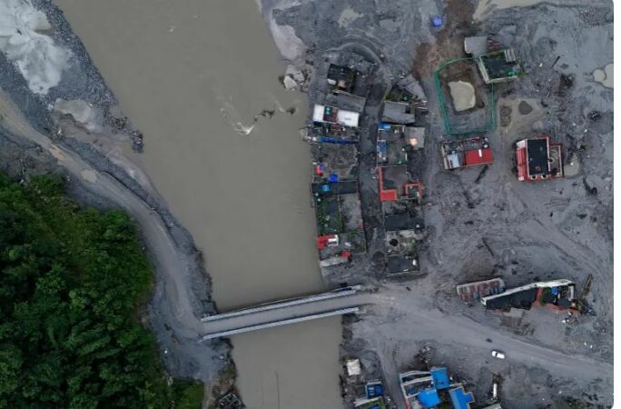 Përmbytje dhe rrëshqitje dherash në Indi e Nepal, të paktën 68 viktima