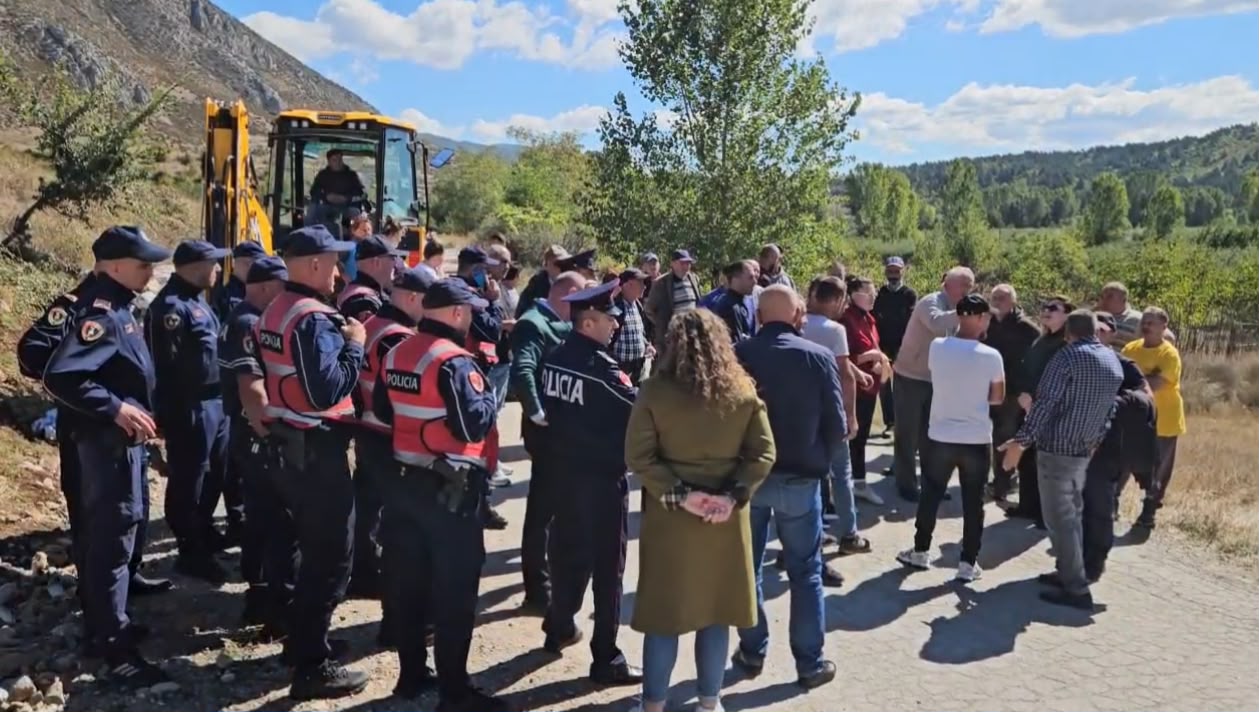 Protesta për ujin e pijshëm, përplasje mes banorëve dhe policisë