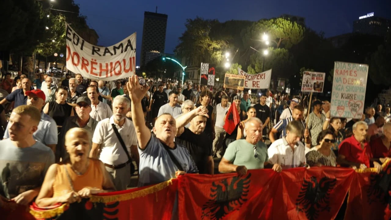 Mbyllen disa llogari Instagrami të personave të lidhur me protestën, mes tyre dhe “Antidrroga07”
