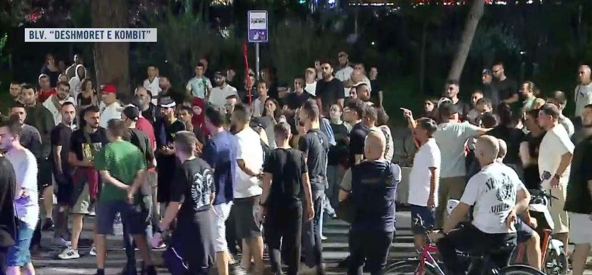 “Edi Rama jep dorëheqjen!” – Mbyllet protesta e 112-të kundër qeverisë, thirrje për tubim masiv para Parlamentit më 8 tetor
