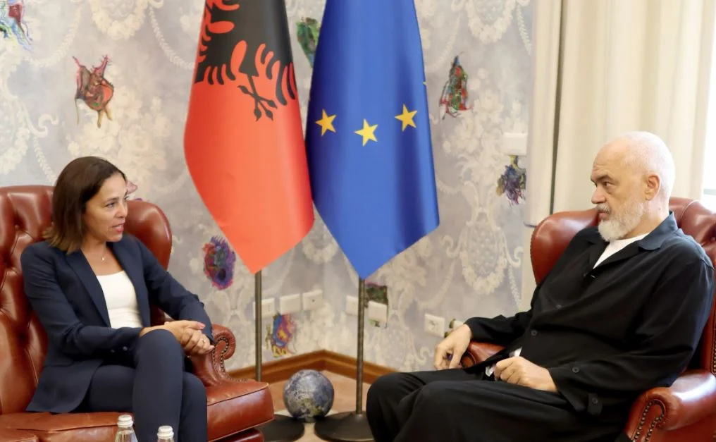 Mori detyrën si ambasadore e re e Bashkimit Europian, Rama pret në zyrë Sofia Moreira de Sousa
