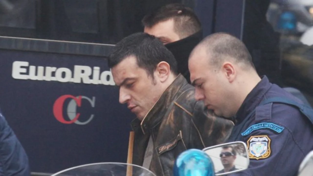 Alket Rizai shpallet në kërkim në Greqi, duhej të kthehej në burg në orën 08:00 pas incidentit në lokal