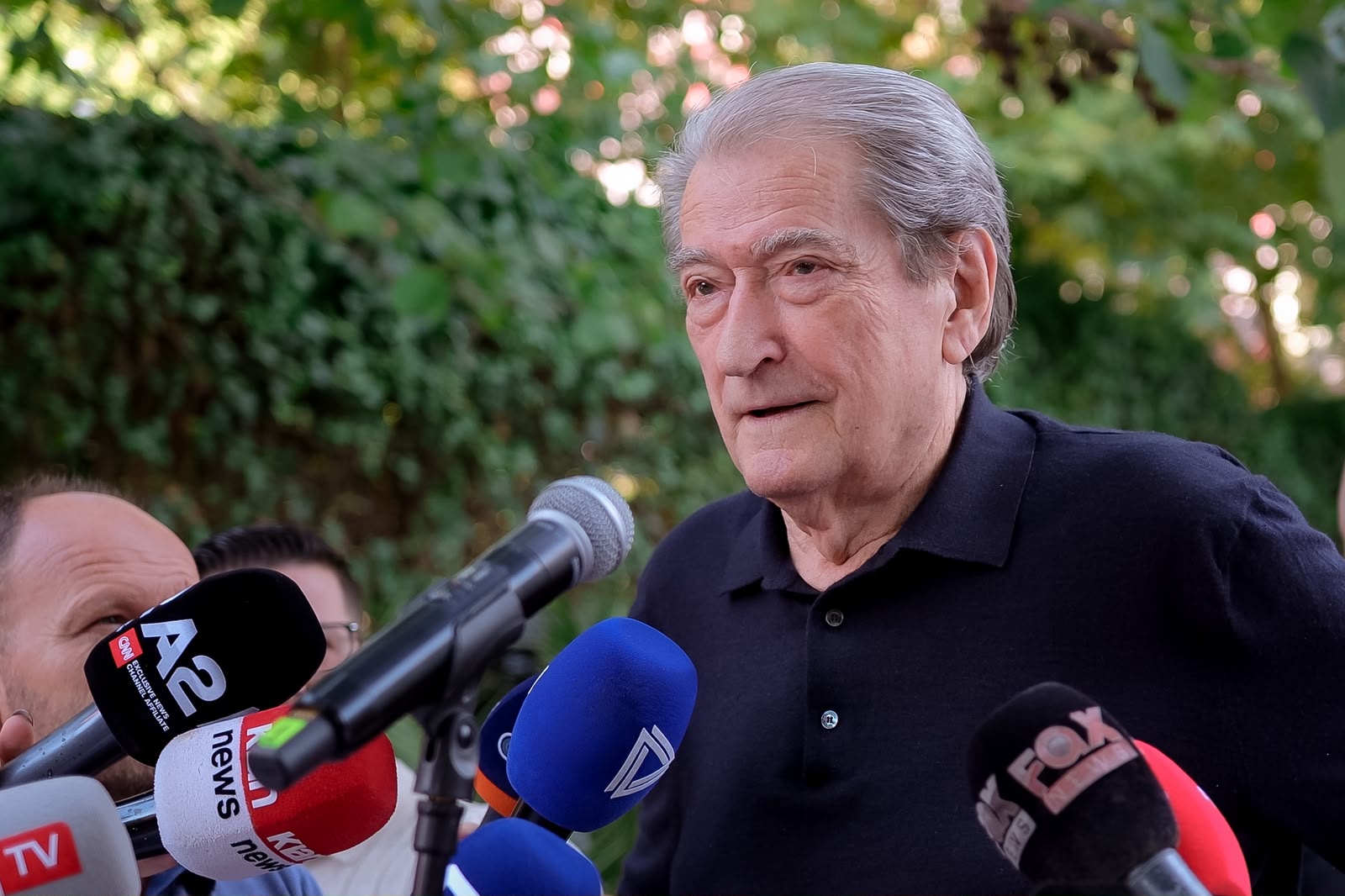 “Dosjet e Edi Ramës kundërmojnë nga të gjitha anët” – Berisha rendit skandalet: Kryeministri duhet të pyetet për Ergys Agasin, Arubën, KAYO-n dhe…