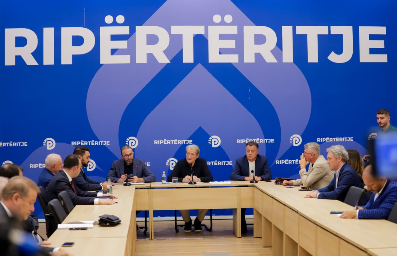 “Skandali i Vlora Hysenit”/ Berisha: Po përpiqen ta paraqesin si aferë dashurie, por çdo vendim është marrë me dijeni dhe porosi të Edi Ramës