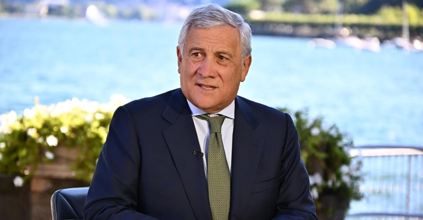 “Gratë me funde të gjata janë nëna më të mira”/ Deklarata e zëvendëskryeministrit shkakton zemërim në Itali, protestojnë edhe deputetet me minifunde