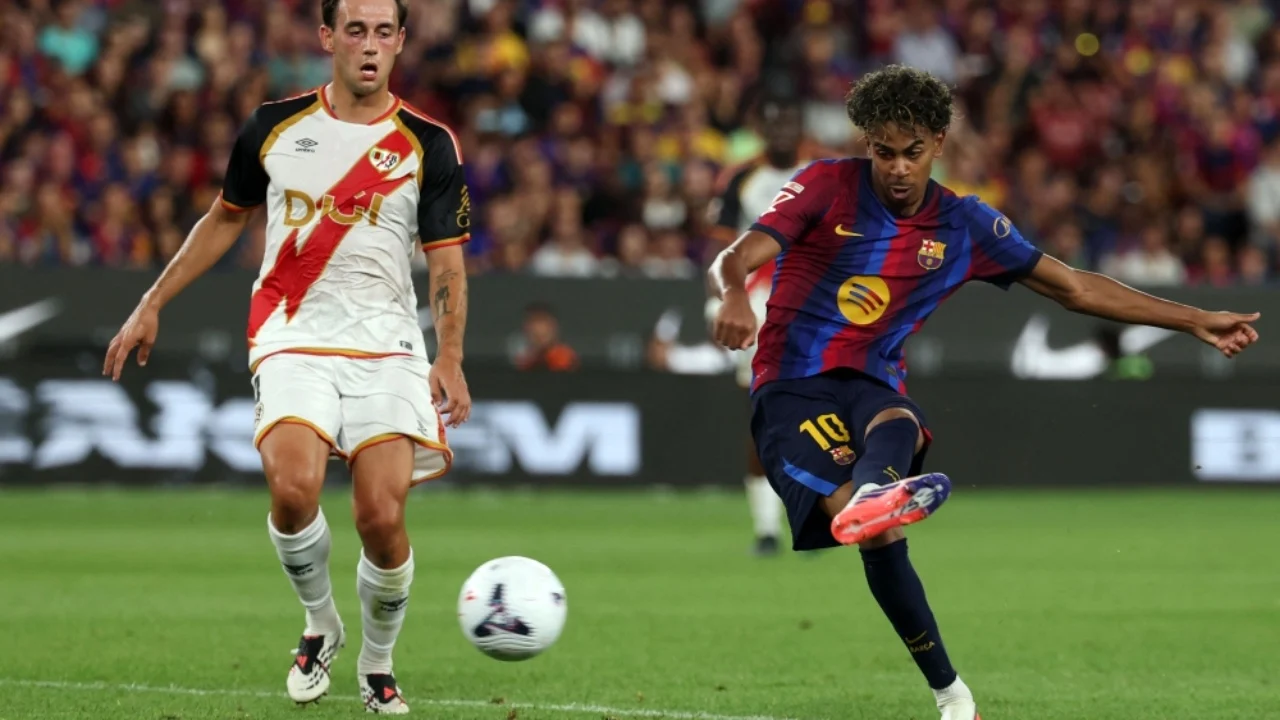 Alarm te Barcelona, Lamine Yamal mungon në seancën e fundit stërvitore para përballjes me Valencian dhe shqetëson trajnerin Flick