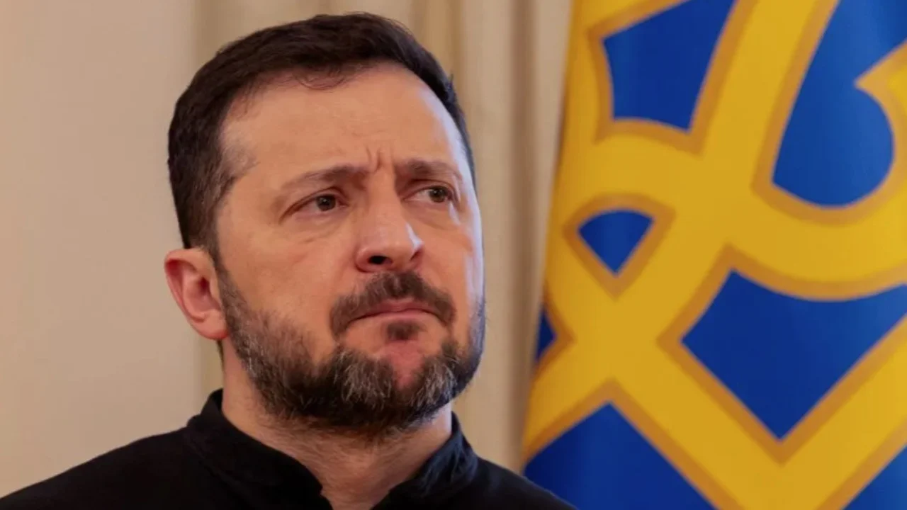 “Qielli rus po bëhet i rrezikshëm”/ Zelensky paralajmëron: Shmangeni hapësirën e tyre ajrore