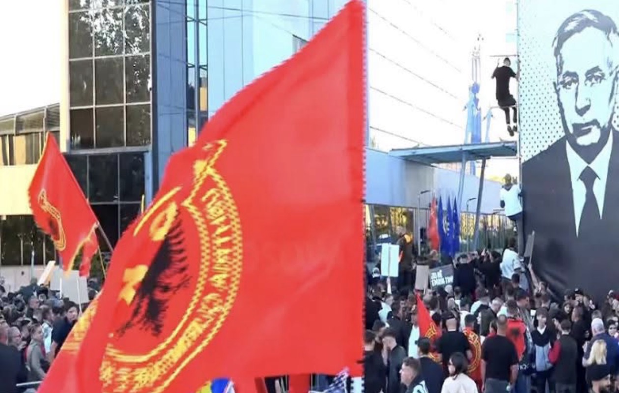 Protestë në mbështetje të katërshes së UÇK: Çlirimtarët e Kosovës duhet të shpallen të pafajshëm
