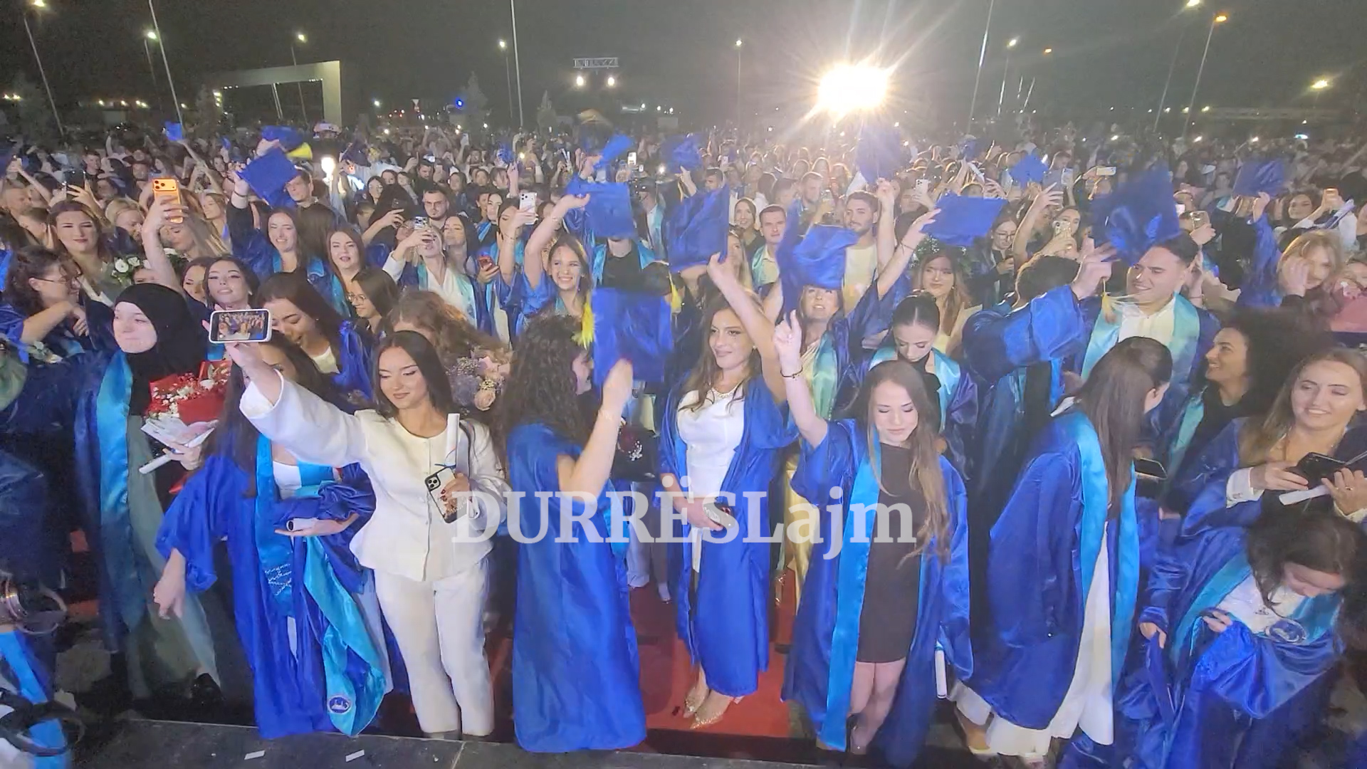Emocione dhe lot gëzimi, ceremonia e diplomimit të 2182 studentëve në UAMD (VIDEO)