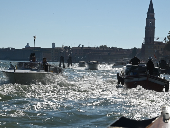 Kaos në lagunën e Venecias, trafiku i varkave rrit rrezikun e aksidenteve