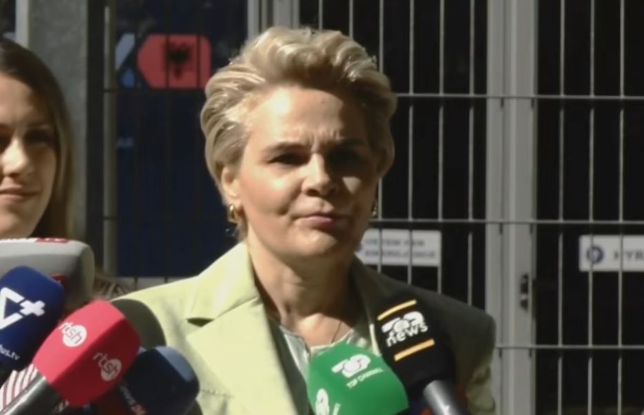 Shtyhet gjyqi për Metën/ Kryemadhi: Çdo kriminel, pas 72 orësh do lirohet se nuk ka avokat! Bojkoti, për të mos arrestuar njerëzit e grupit të strukturuar