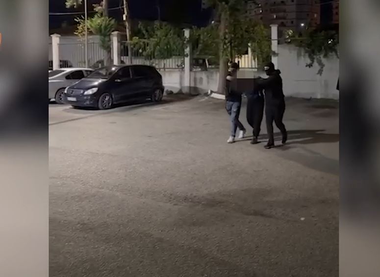 Kapet në Kavajë 47-vjeçari i kërkuar nga Italia, akuzohet për organizatë kriminale dhe trafik droge (EMRI)