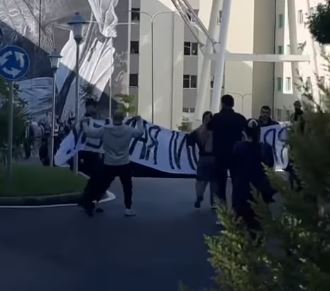 Aktivistët dhe studentët presin me protesta Ramën në QSUT